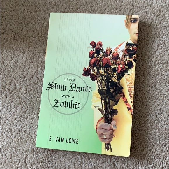 Never Slow Dance With A Zombie Book - Picture 1 of 2